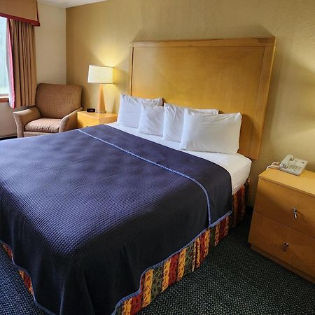 Katahdin Inn & Suites Millinocket Екстер'єр фото