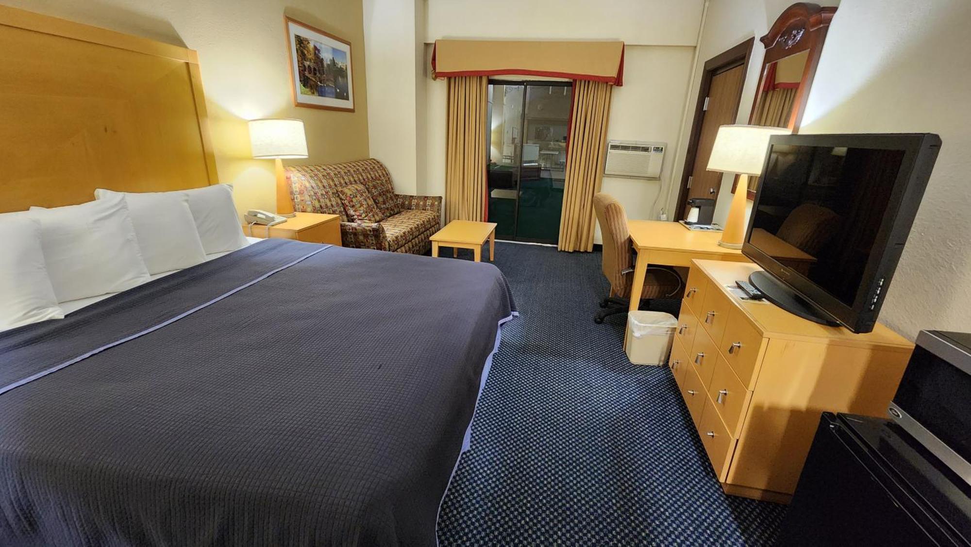Katahdin Inn & Suites Millinocket Екстер'єр фото