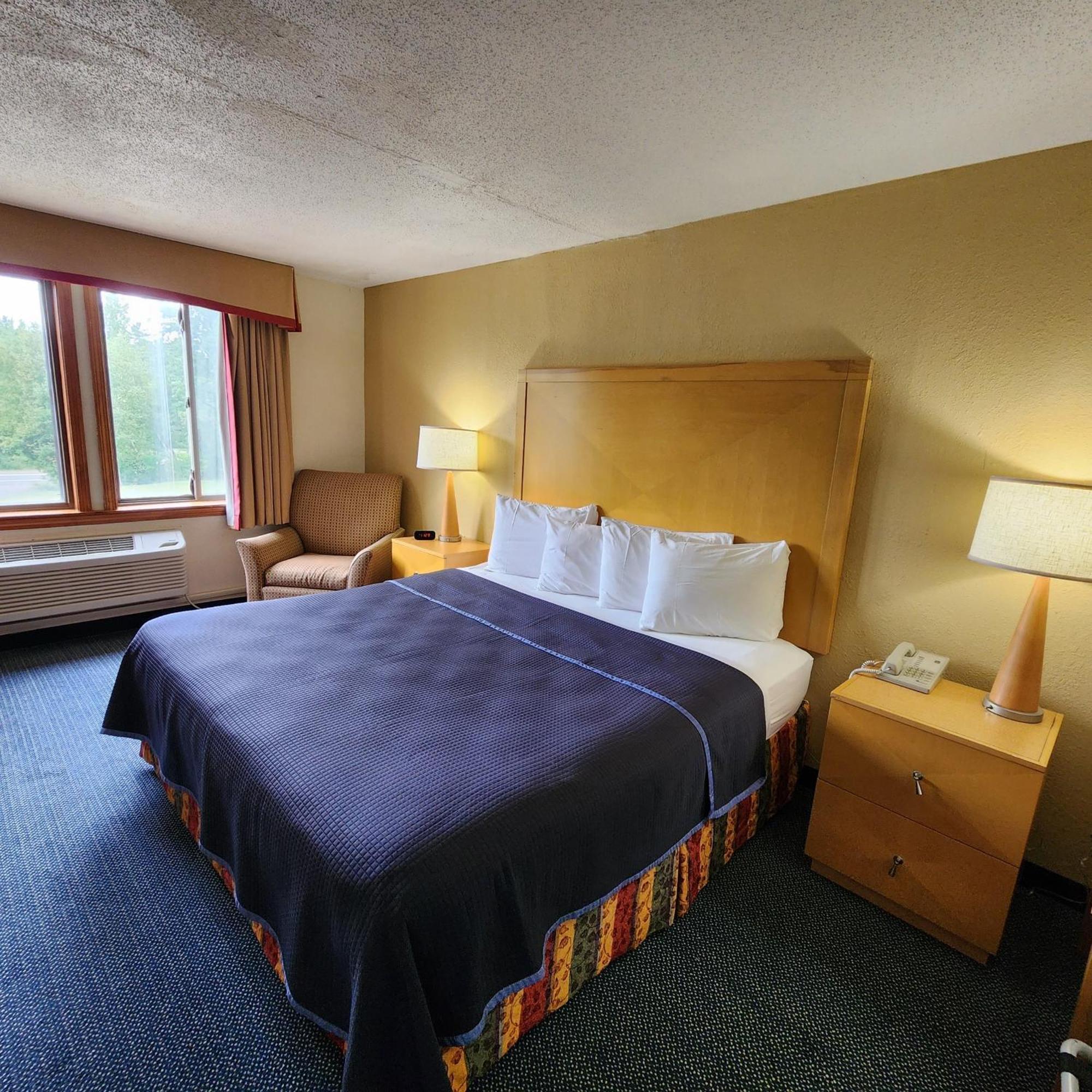 Katahdin Inn & Suites Millinocket Екстер'єр фото