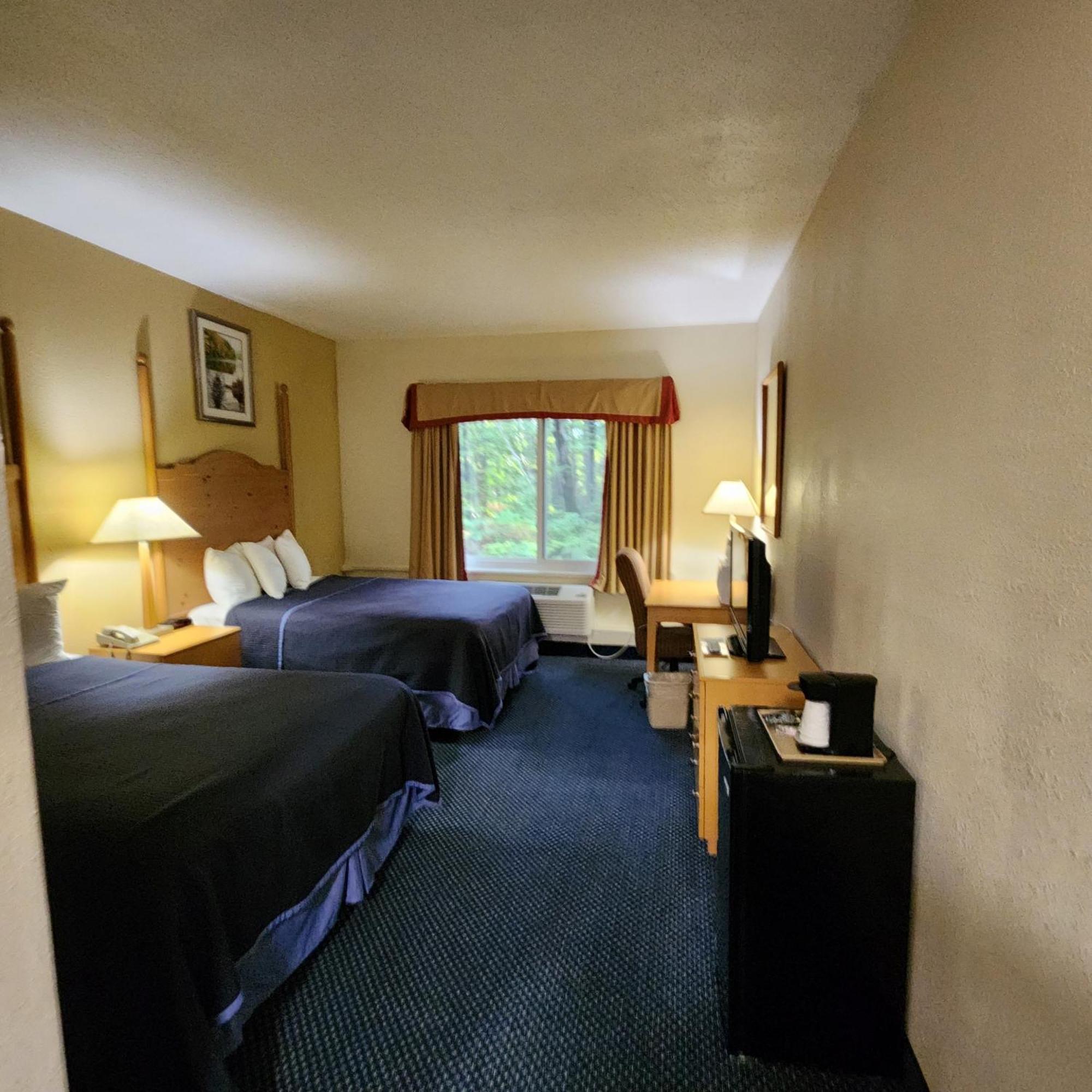 Katahdin Inn & Suites Millinocket Екстер'єр фото