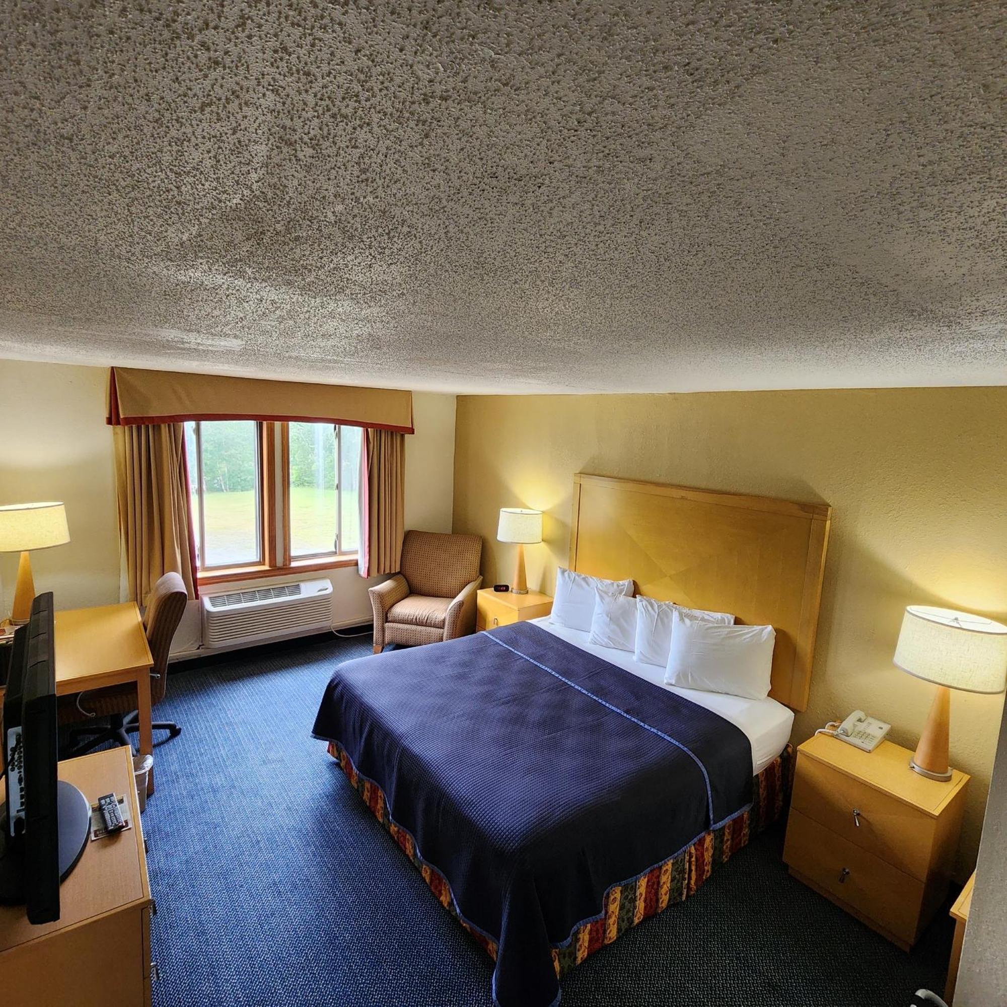 Katahdin Inn & Suites Millinocket Екстер'єр фото