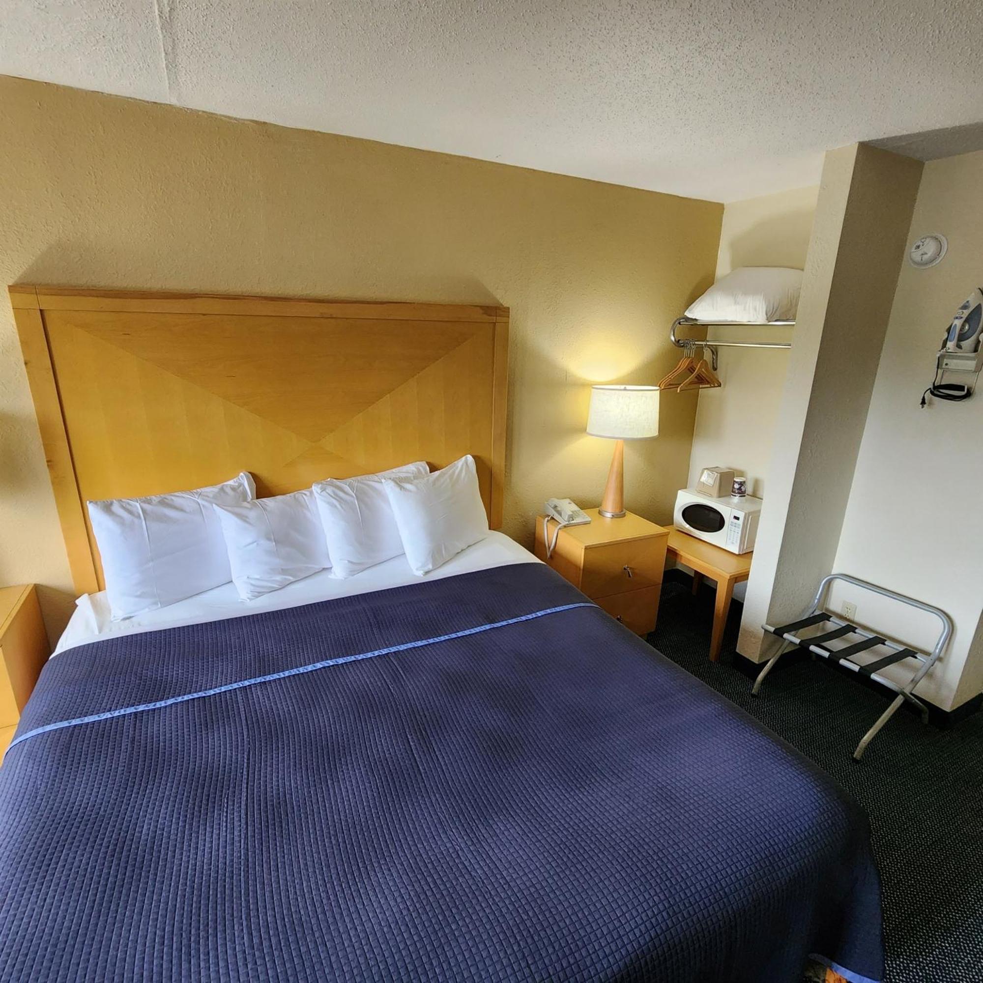 Katahdin Inn & Suites Millinocket Екстер'єр фото