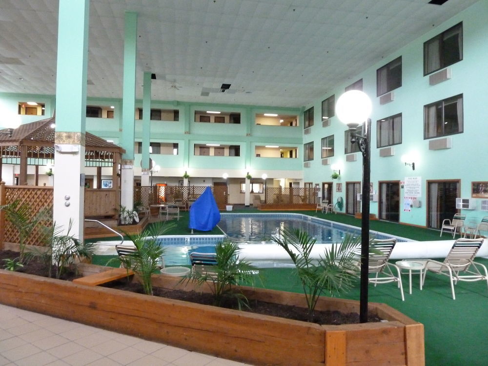 Katahdin Inn & Suites Millinocket Екстер'єр фото