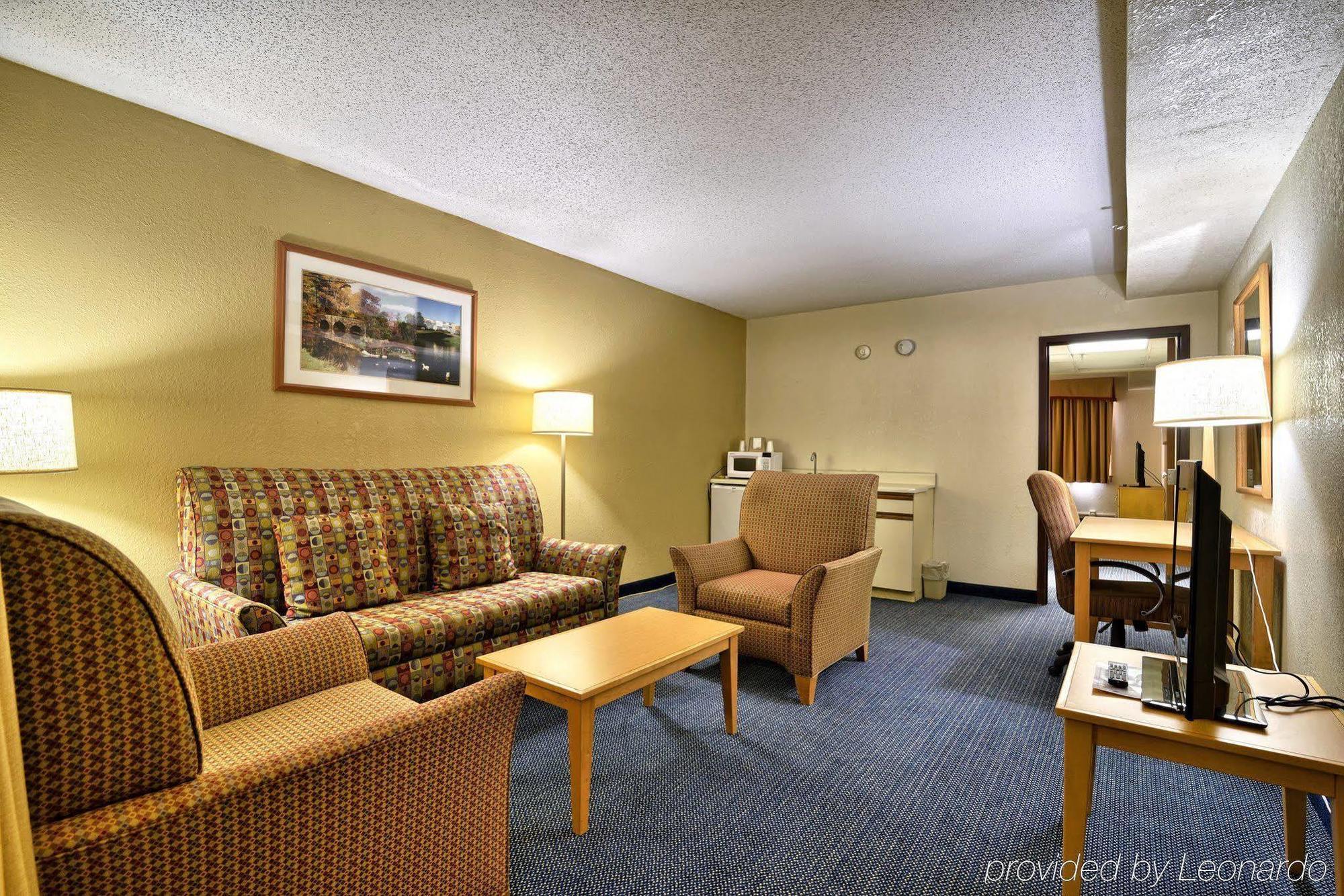 Katahdin Inn & Suites Millinocket Екстер'єр фото