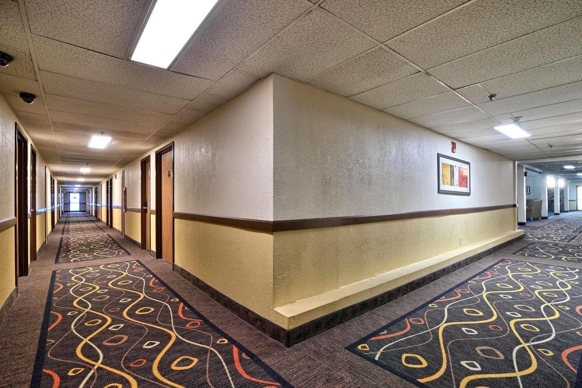 Katahdin Inn & Suites Millinocket Екстер'єр фото